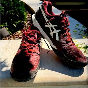 Men’s ASICS Court shoes 11 1/2 Maroon